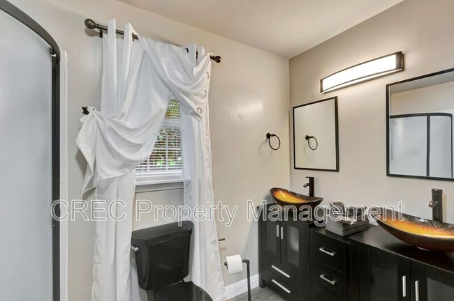 Building Photo - 417 Joy Dr