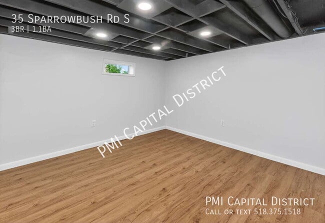 Building Photo - 35 Sparrowbush Rd S
