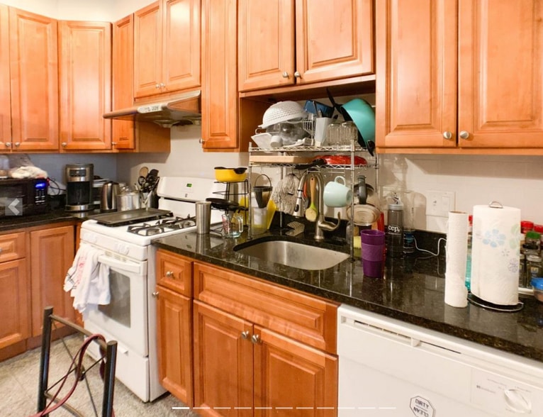 Building Photo - 126 Cedar St