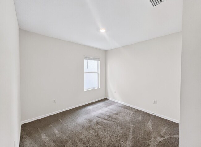 Building Photo - 13 Melogold Dr