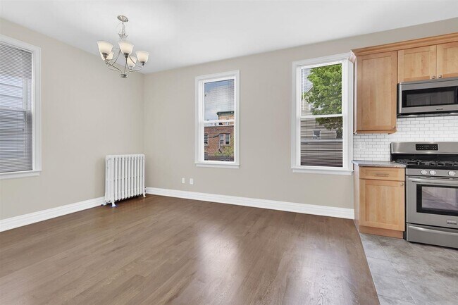 Primary Photo - 80 Fulton St