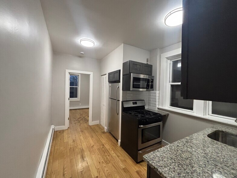 Building Photo - 220 51st St