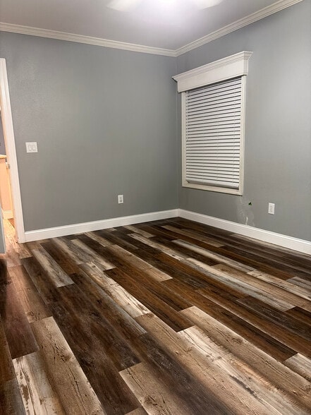 Building Photo - 511 S California St