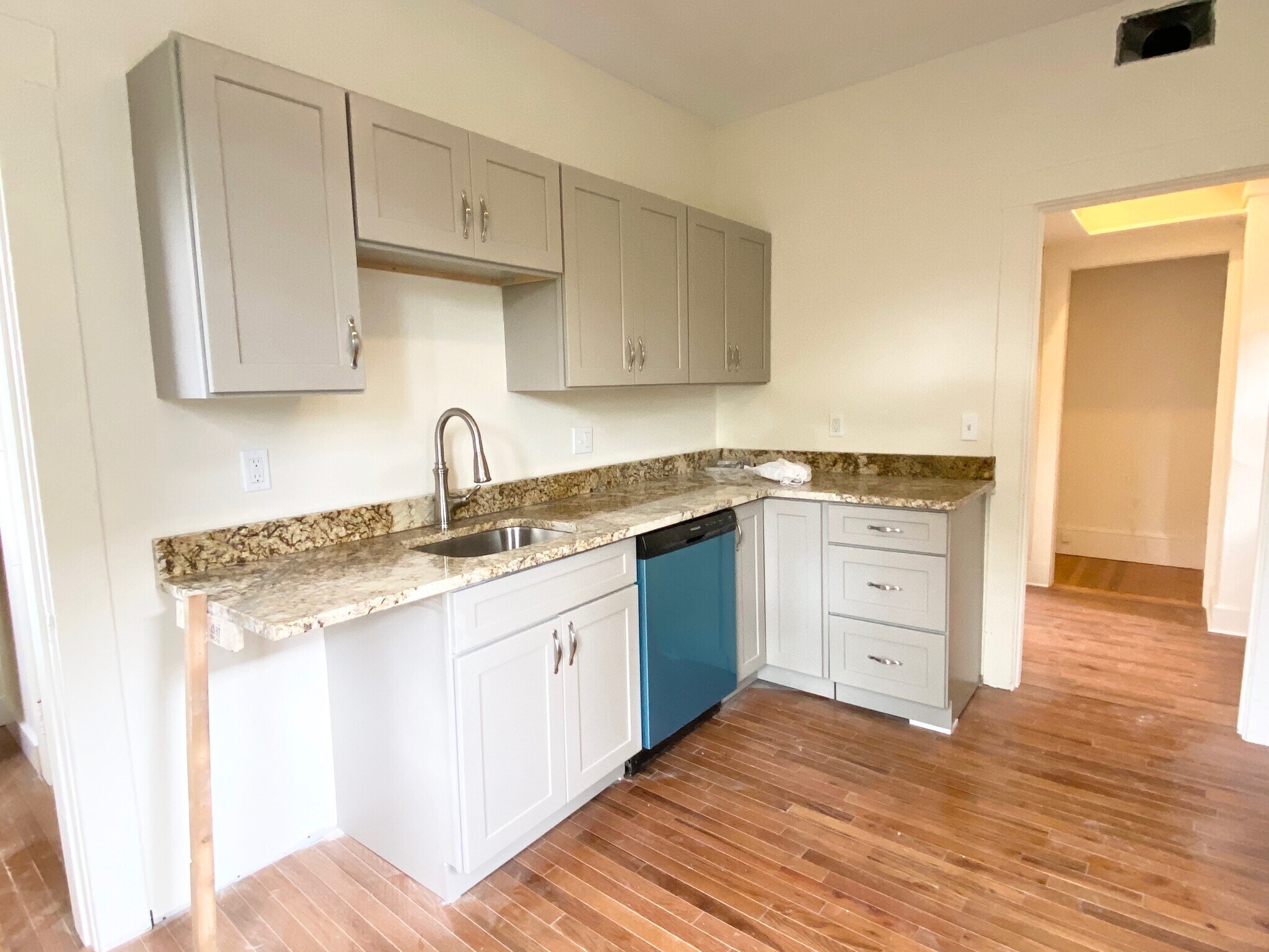 Building Photo - 126 Glenville Ave