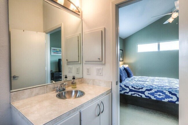 Building Photo - 4312 Floyd St