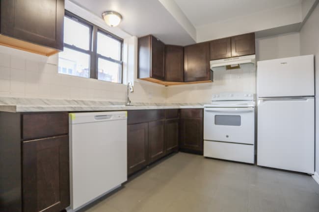 Building Photo - 9016 Lamon Ave