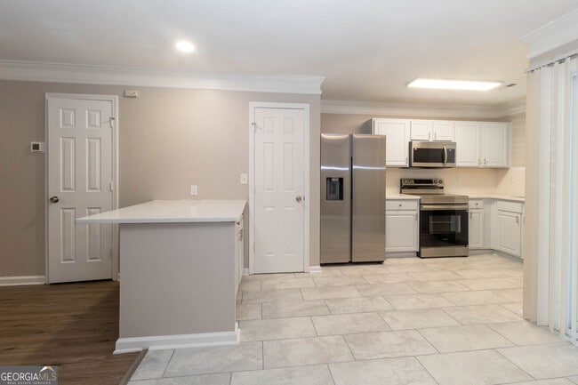 Building Photo - 745 Crestwell Cir