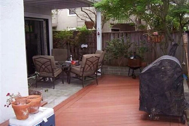 Backyard and Deck - 4977 Conway Terrace