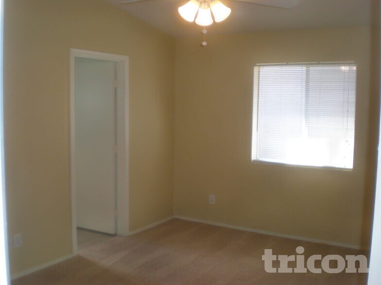 Building Photo - 10221 N 87th Ln