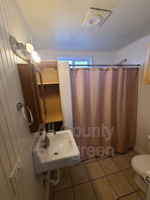 Building Photo - 202 D St NW