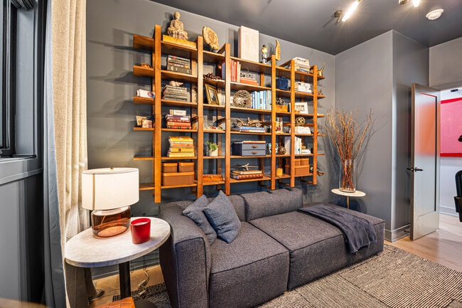 Building Photo - 1738 W 17th St