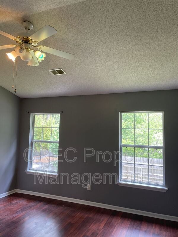 Building Photo - 204 2 Pond Loop
