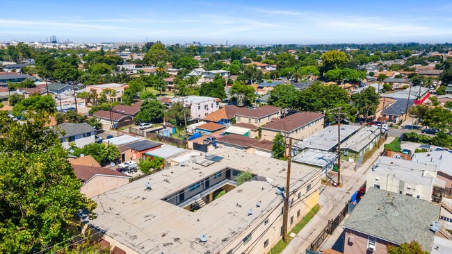 Building Photo - 1427 W Parade St