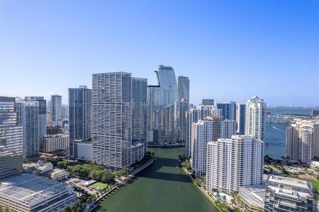 Primary Photo - 300 Biscayne Blvd Way