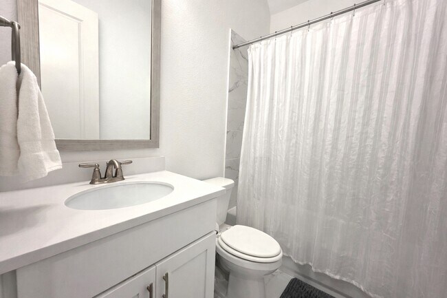 Building Photo - 22045 Gateway Arch Dr