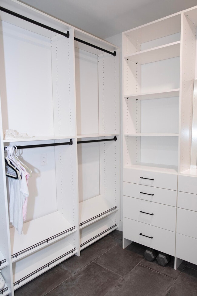 Building Photo - 634 SE 3rd Ave