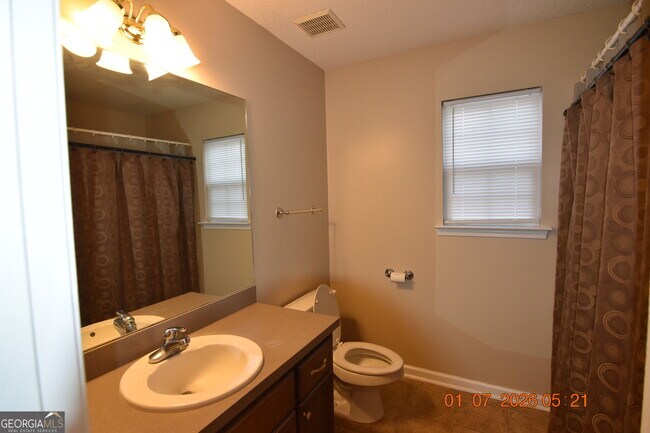 Building Photo - 145 Huntington Dr