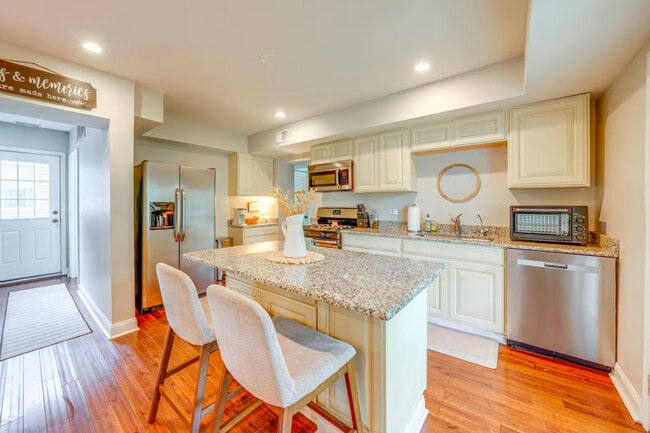 Building Photo - 1518 Riverside Ave