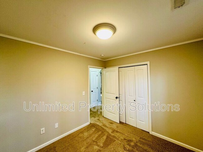 Building Photo - 1306 Avon Ct