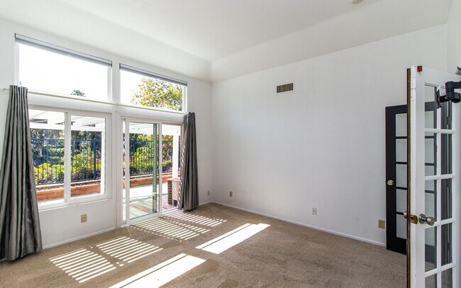 Building Photo - Updated Rancho Del Oro 3 bedroom 2 bath home