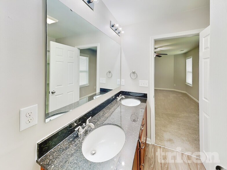 Building Photo - 2053 Lake Vista Drive