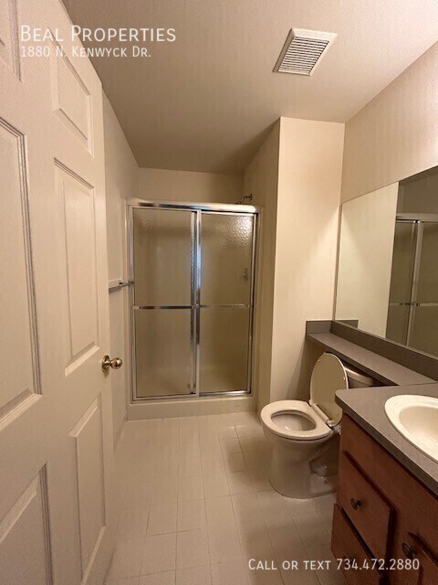 Building Photo - 1880 N Kenwyck Dr