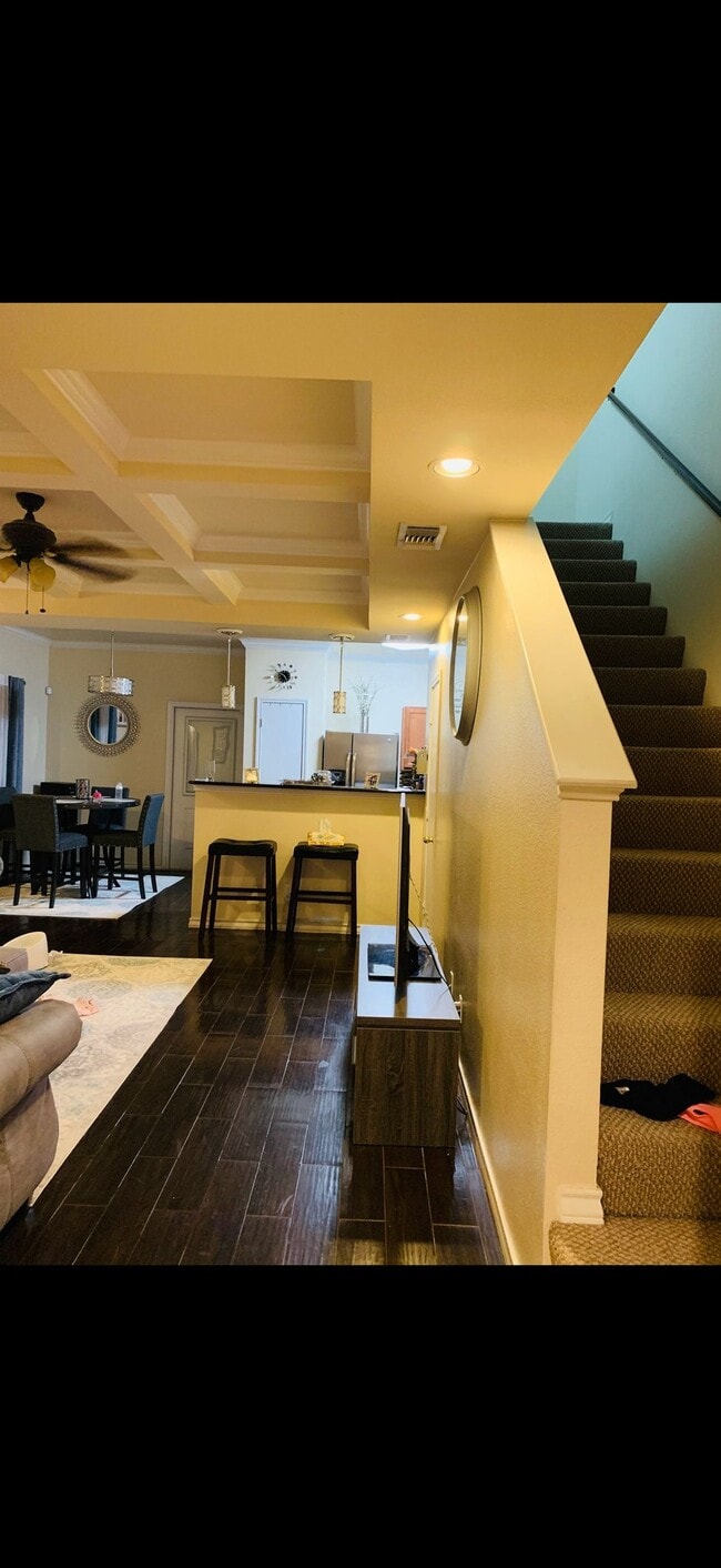 Building Photo - 5015 Flipper Dr