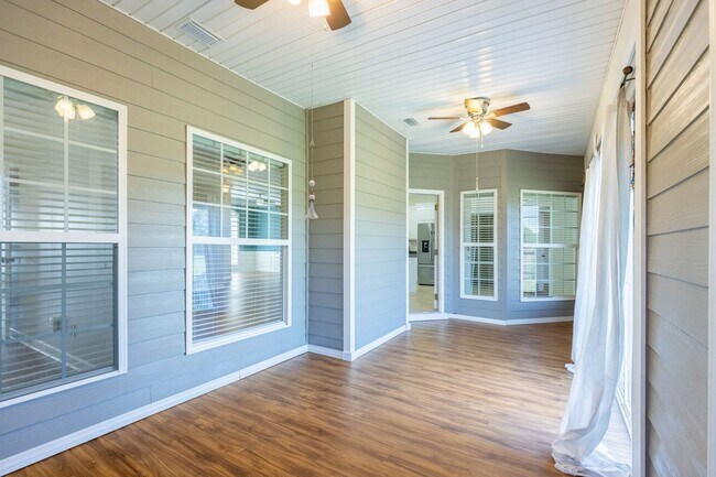 Building Photo - 4004 Grey Oak Dr