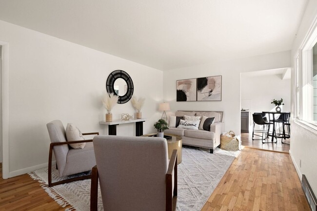 Building Photo - Stunning Fully Remodeled 3-Bedroom Home with Fenced Yard