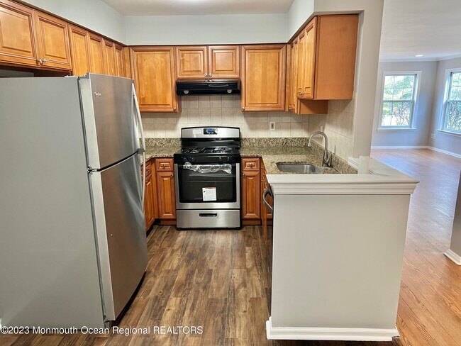 Building Photo - 833 Mariposa Ct