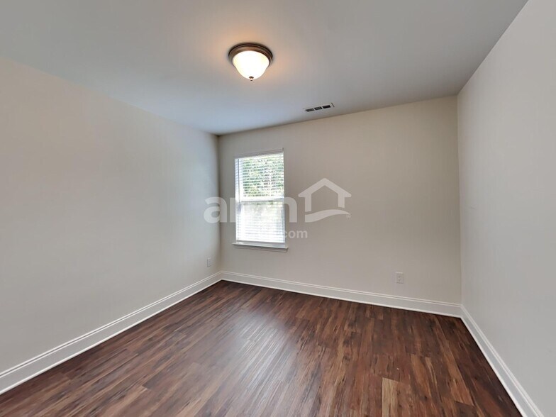 Building Photo - 5956 Hagar Vly Dr
