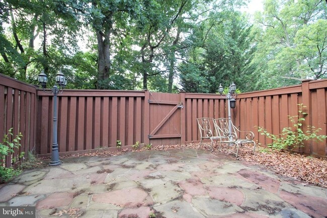 Building Photo - 8027 Merry Oaks Ct