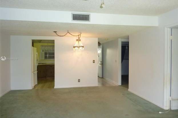 Building Photo - 18081 SE Country Club Dr