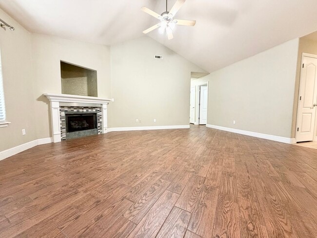 Building Photo - ***501 Bonanza Street***