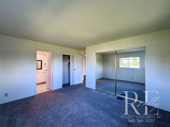 Building Photo - Coastal 3-Bed Home with Stunning Puget Sou...