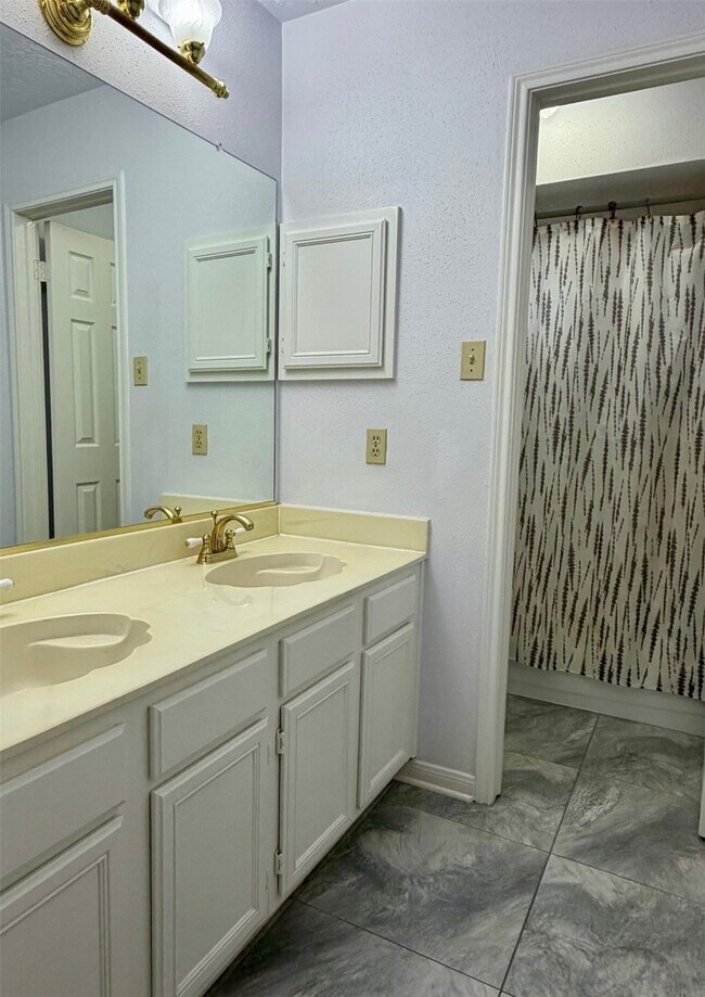 Building Photo - 2226 Mill Creek Dr