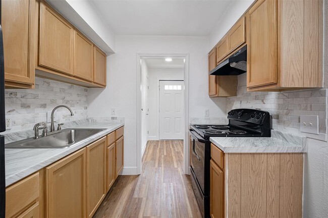 Building Photo - 2217 Mission Hill Dr