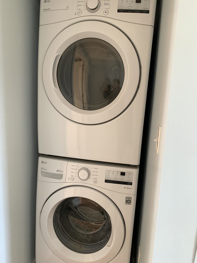 2nd floor washer/dryer - 72 Langdon St