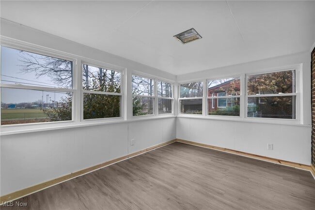 Building Photo - 766 E 232nd St