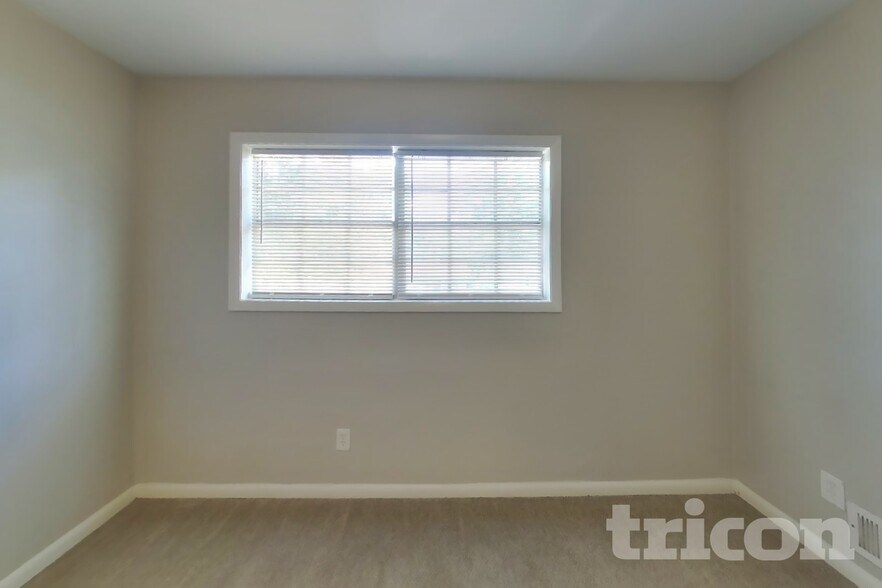 Building Photo - 2270 Emerald Castle Dr