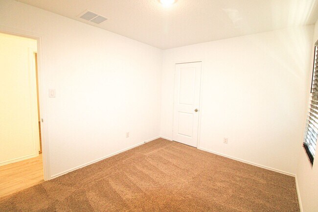 Building Photo - 3642 Millbrook Wy