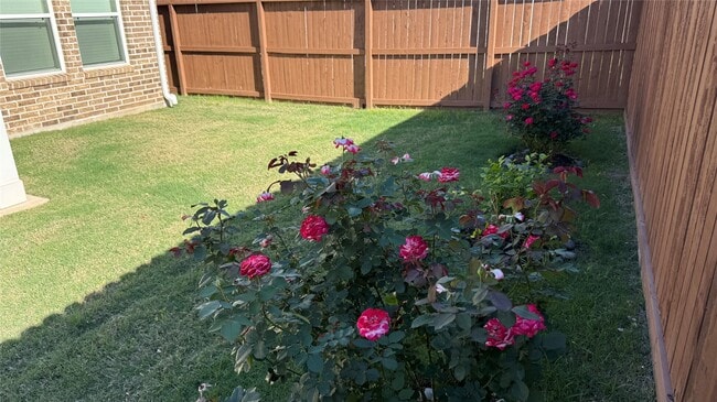 Building Photo - 215 Amaranth Wy