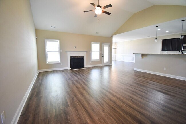 Building Photo - 4 Bedroom 2 Bathroom- Small Pets Considered