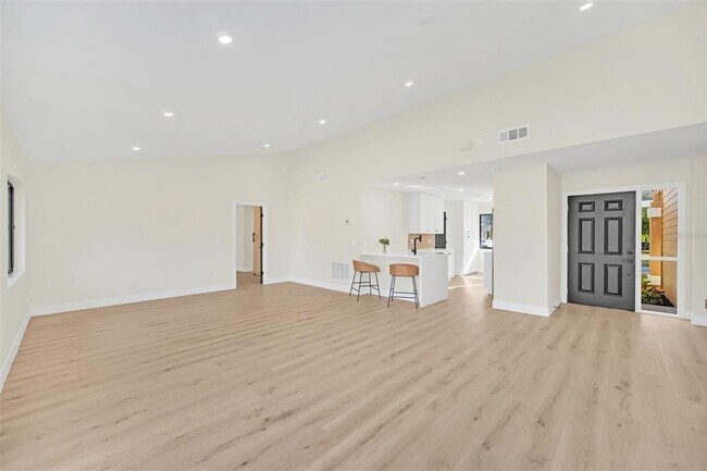Building Photo - 8244 Limetree Ct
