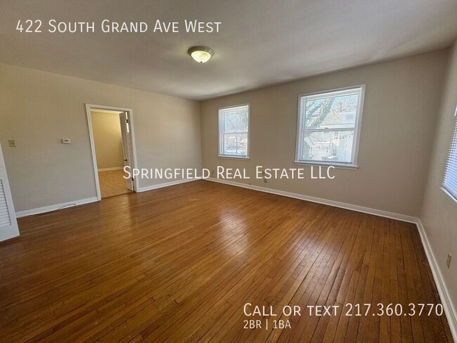 Building Photo - Spacious 2 Bed, 1 Bath Upper Duplex with H...