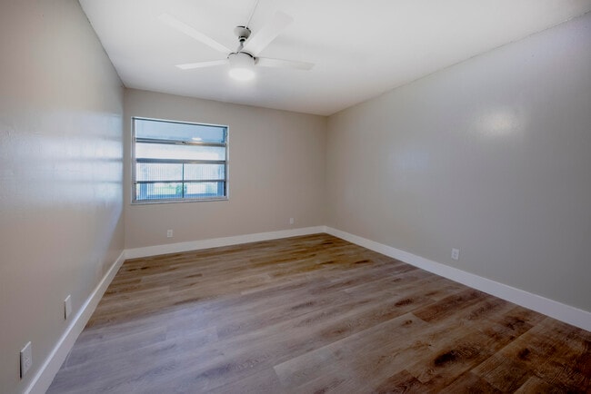 Building Photo - 917 Flanders T