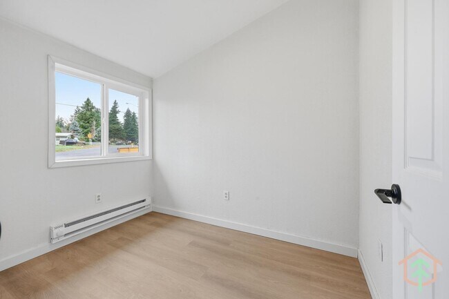 Building Photo - 2004 SE 143rd Ave