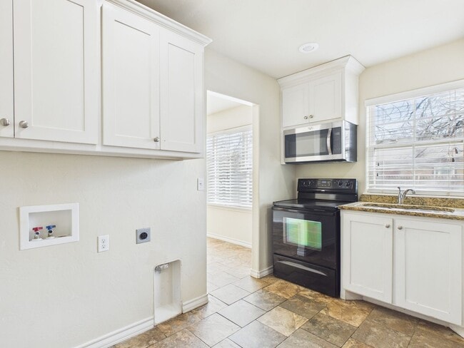 Building Photo - 3501 S Van Buren St