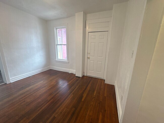 Building Photo - 1st Floor 2 Bedroom Apartment Near York College-York City SD