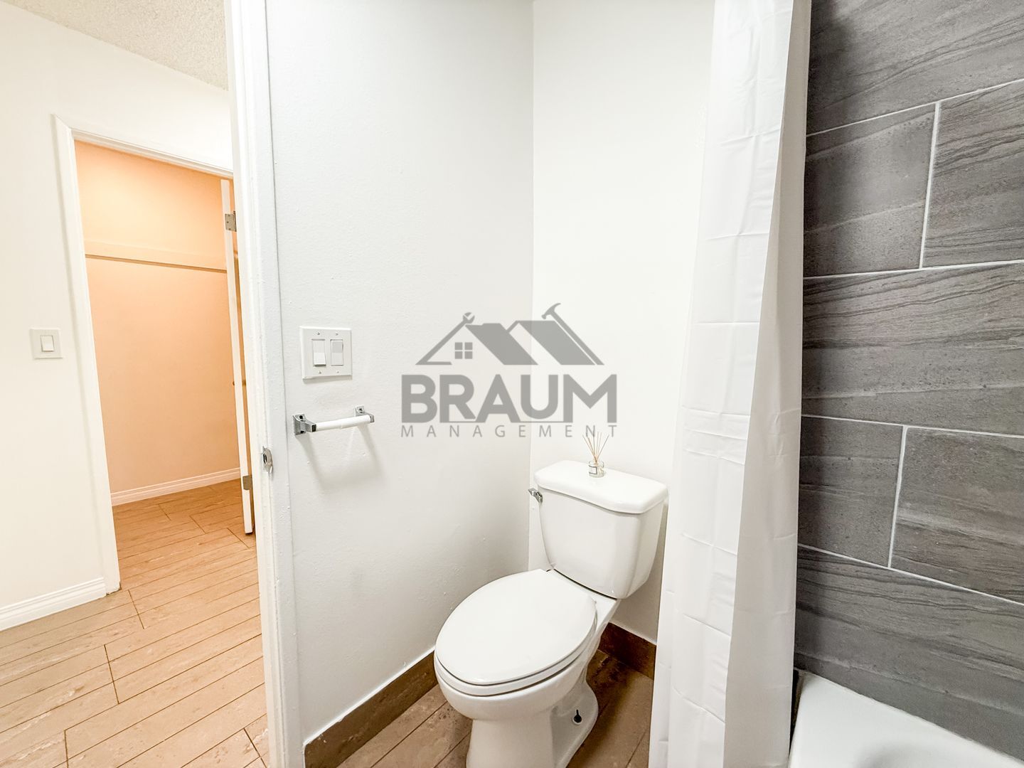 Building Photo - 6612 Sylmar Ave